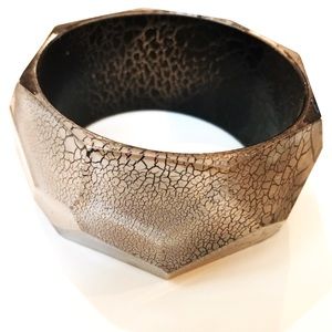 Geometric Crackle Pattern Bracelet